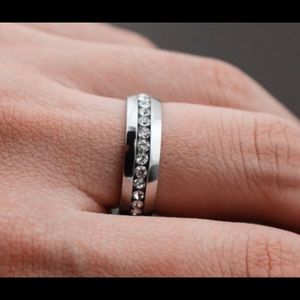 New 18 k White Gold men’s wedding ring